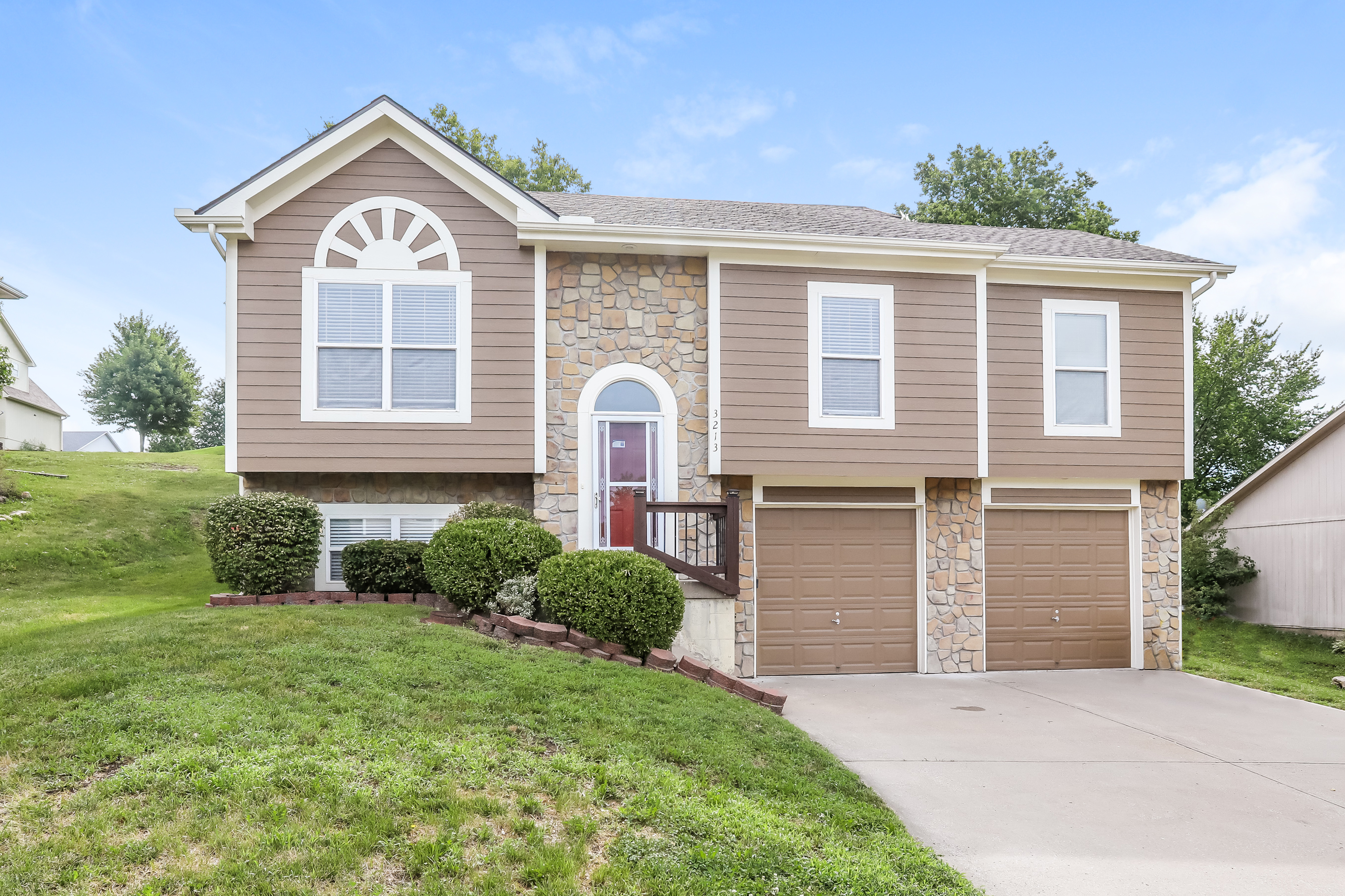 3213 S Elizabeth Ave Independence, MO 64057
